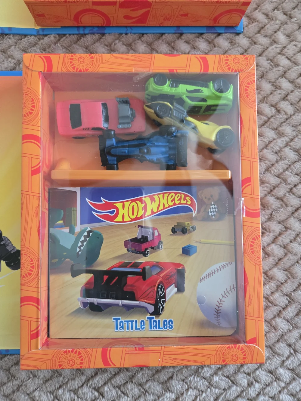 Hot Wheels Tattle Tales Storybook & 4 Cars Gift Set Lot of 2 NEW